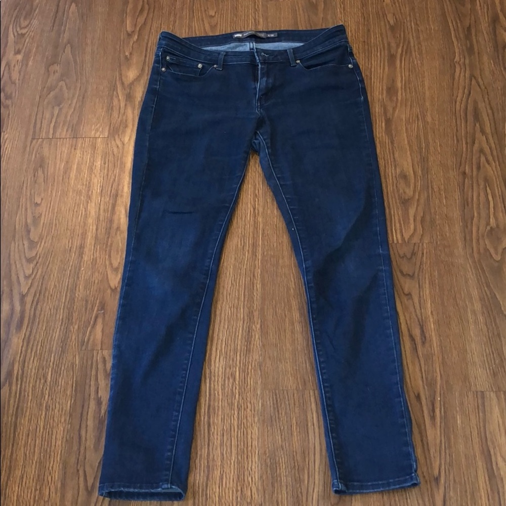 Levi’s slight curve mid rise skinny jeans